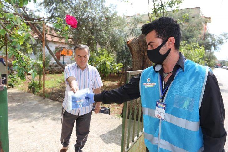 Kepez bir günde 218 bin maske dağıttı, ihtiyaç sahiplerinin yardımına koştu G3