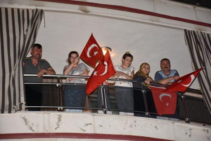 İncirliova kırmızı beyaza büründü G1