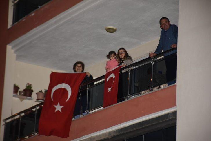 İncirliova kırmızı beyaza büründü G3