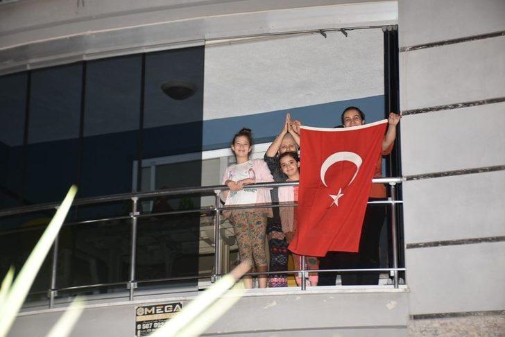 İncirliova kırmızı beyaza büründü G4