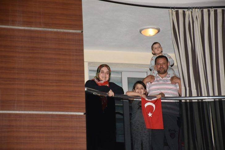 İncirliova kırmızı beyaza büründü G5