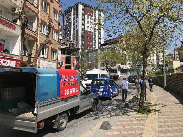 Esenler’de fırıncılar ekmek dağıttı, zabıta anons yaptı G4