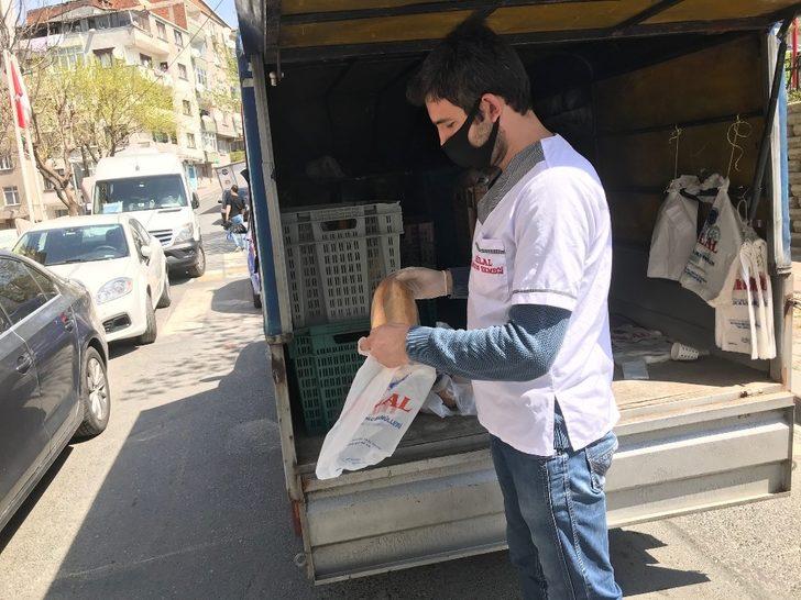 Esenler’de fırıncılar ekmek dağıttı, zabıta anons yaptı G5