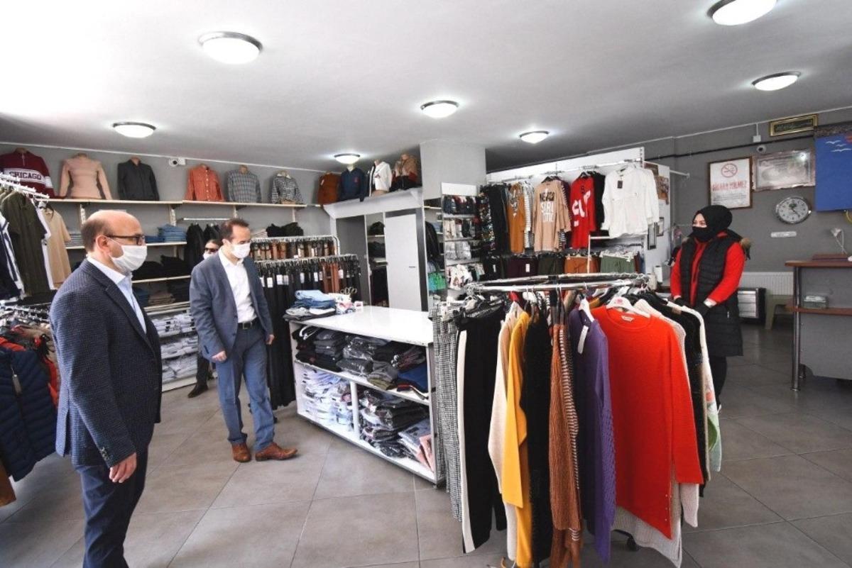 Altınova&rsquo;da esnafa maske dağıtıldı