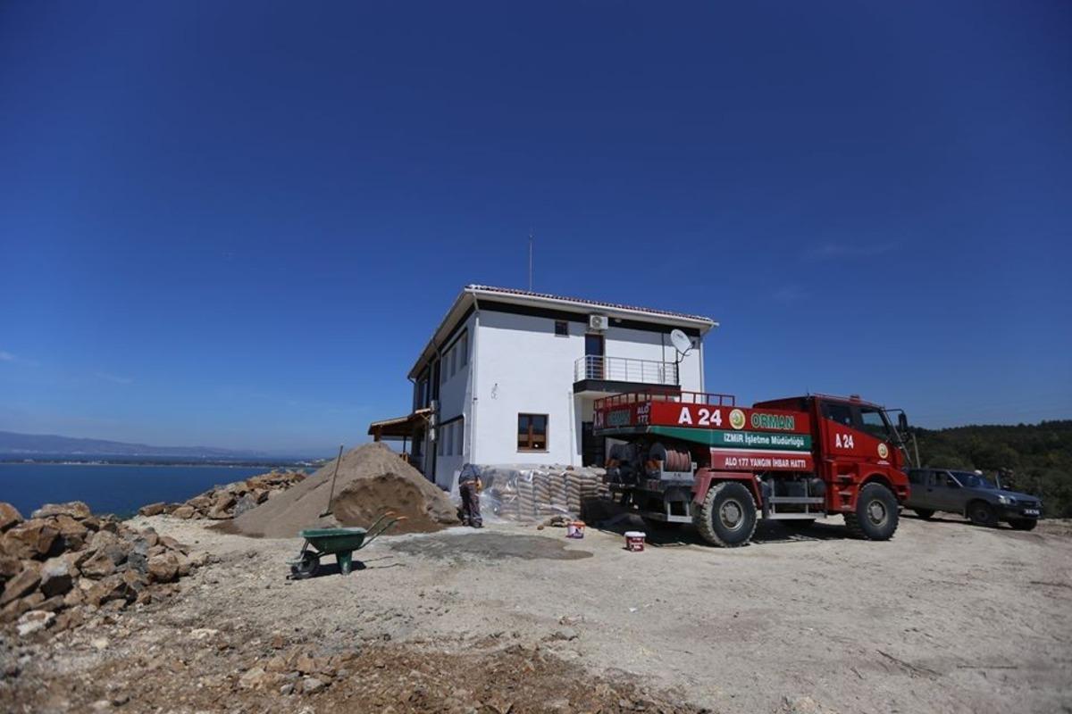 Aliağa&rsquo;da orman yangınlarıyla m&uuml;cadele i&ccedil;in yapılan ekip binasında son r&ouml;tuşlar