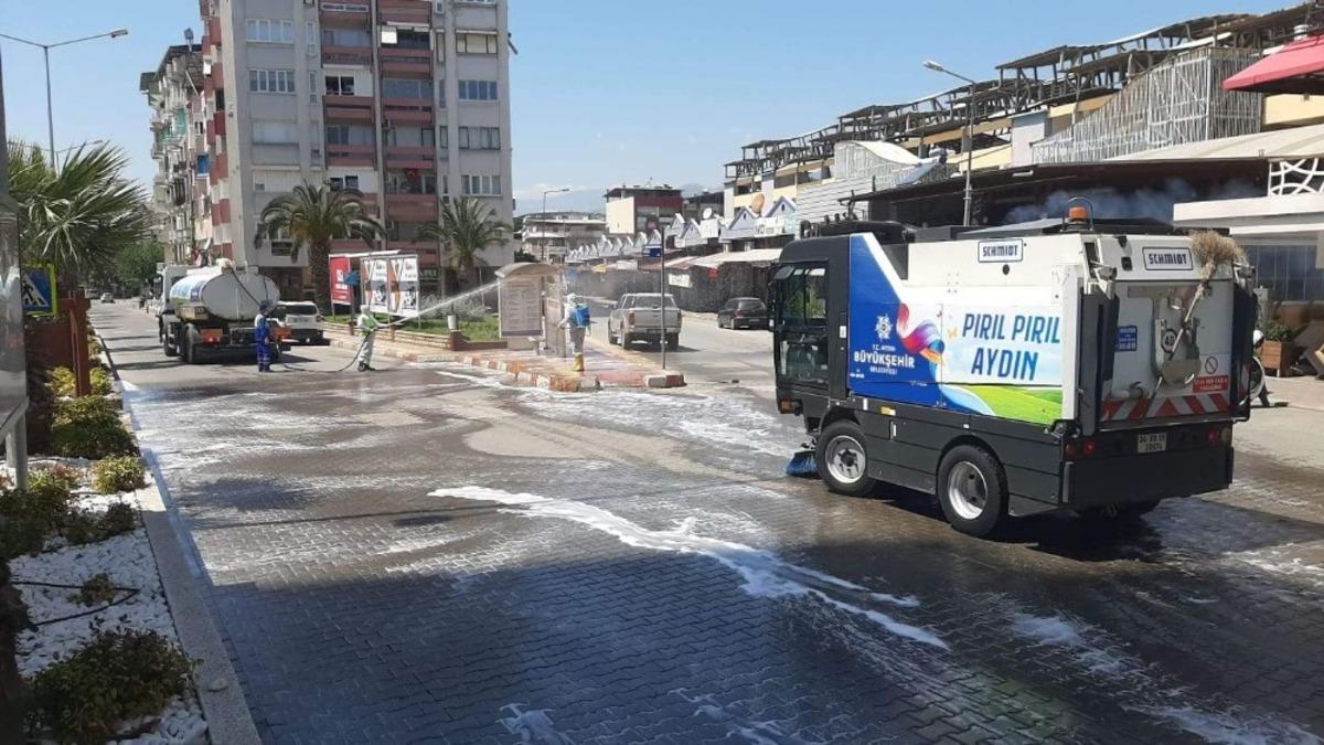 Nazilli&rsquo;de cadde, sokak ve meydanlar dezenfekte ediliyor