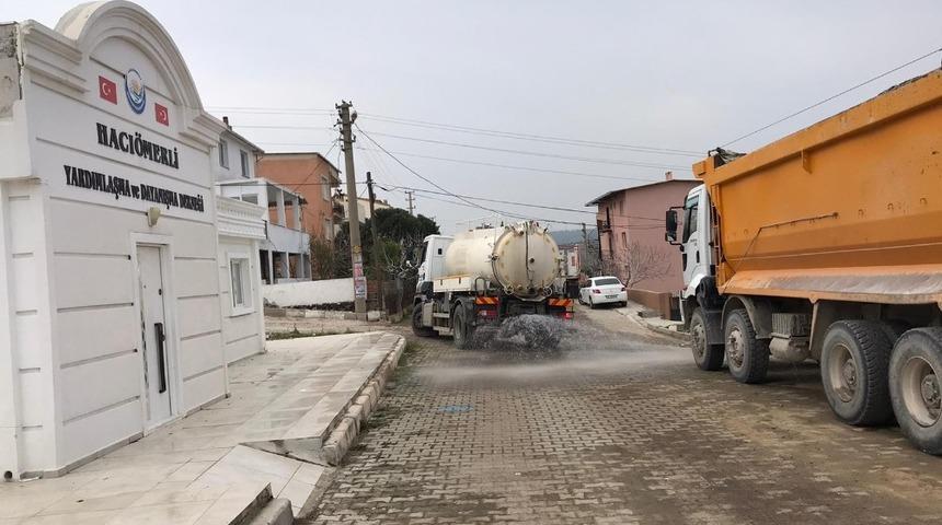 Aliağa&rsquo;da sokaklardaki dezenfekte hız kesmiyor