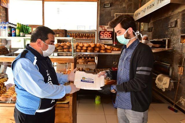 Malatya’da fırıncılara maske dağıtıldı