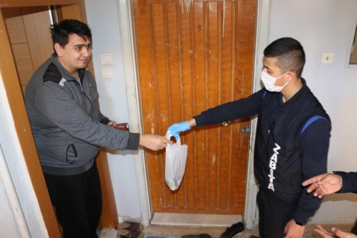 Erenler Belediyesi sokağa &ccedil;ıkma kısıtlamasında 48 saat hizmet veriyor