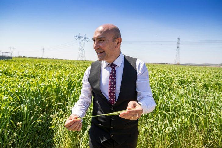 Tunç Soyer, karakılçık buğday tarlasından çiftçilere seslendi G2