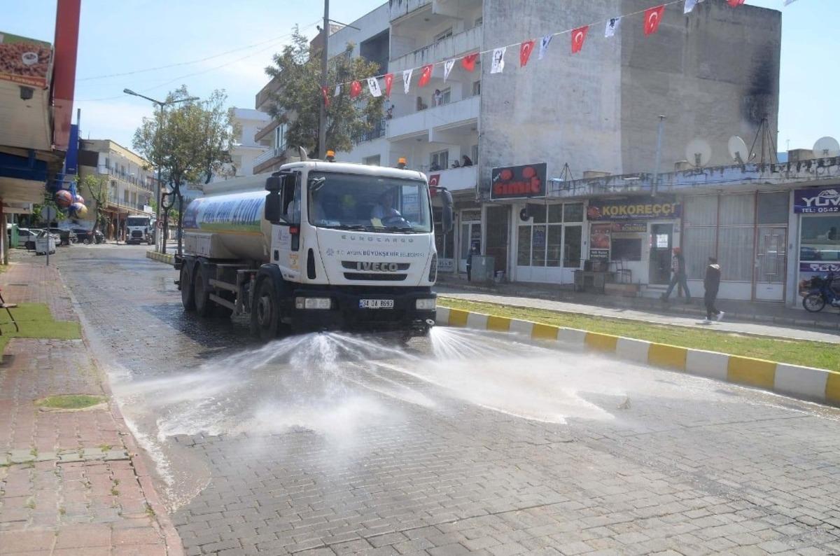 Kuşadası&rsquo;nda cadde ve sokaklar dezenfekte edildi