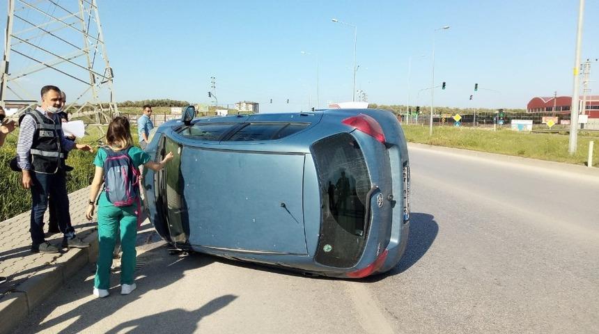 Hatay&rsquo;da kontrolden &ccedil;ıkan otomobil takla attı