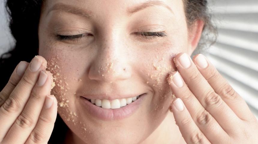 Kremlere servet d&ouml;kmenize gerek yok! Evinizdeki malzemelerle cilt bakım &ouml;nerileri...