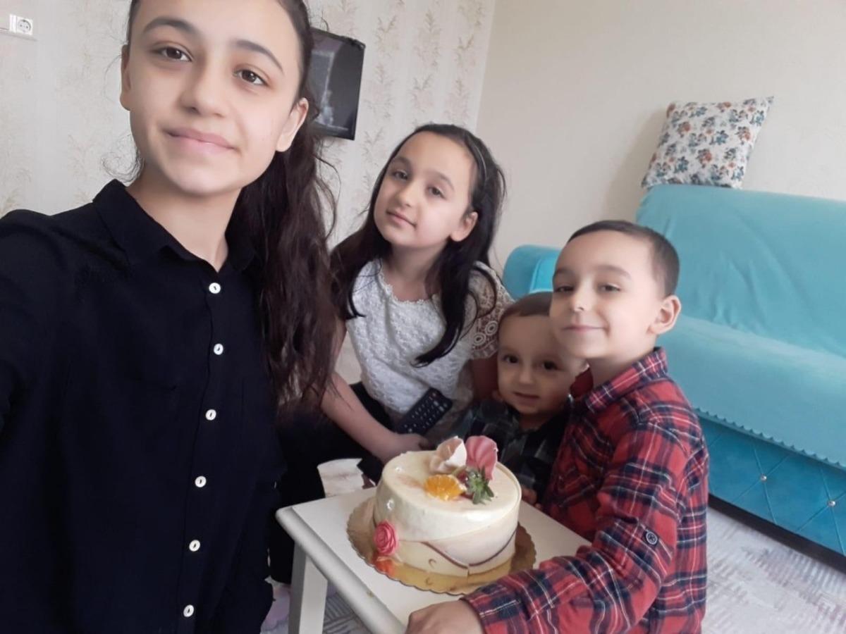 Yaşlı ve &ccedil;ocuklara m&uuml;zikli doğum g&uuml;n&uuml; s&uuml;rprizi