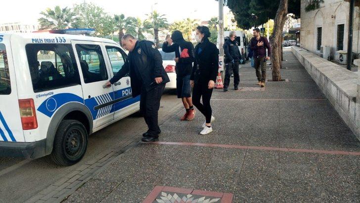 Evde tartışıp öfke ile dışarı çıkan genç çift, 6 bin 300 lira zararla oturdu G2