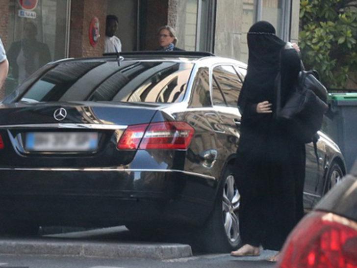 Ünlü model böyle gizlendi G1