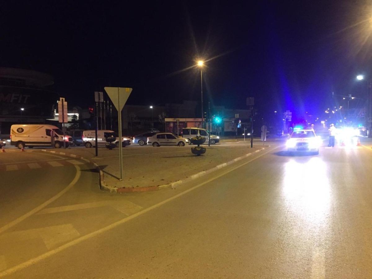 Yasak bitti vatandaşlar sokağa d&ouml;k&uuml;ld&uuml;