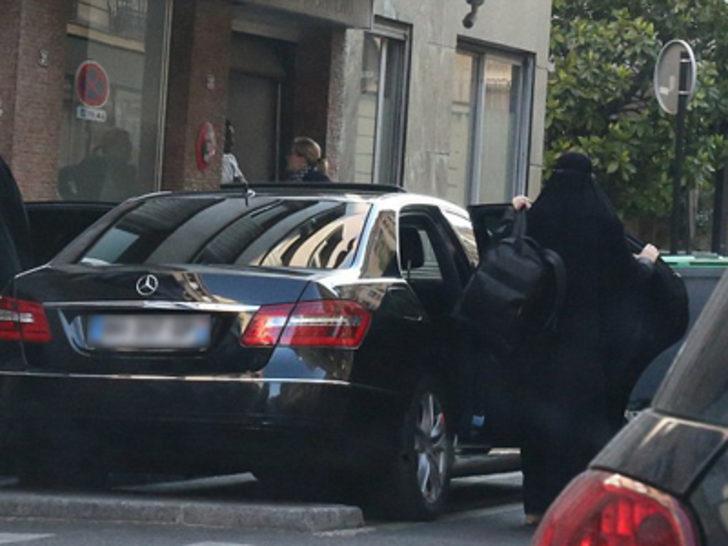 Ünlü model böyle gizlendi G4