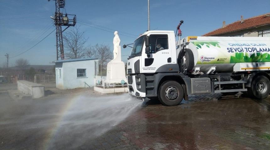 Cadde ve sokak dezenfeksiyon &ccedil;alışmaları aralıksız s&uuml;r&uuml;yor