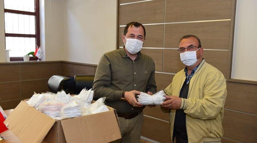 S&uuml;leymanpaşa Belediyesi &uuml;rettiği maskeleri muhtarlıklara dağıtmaya başladı