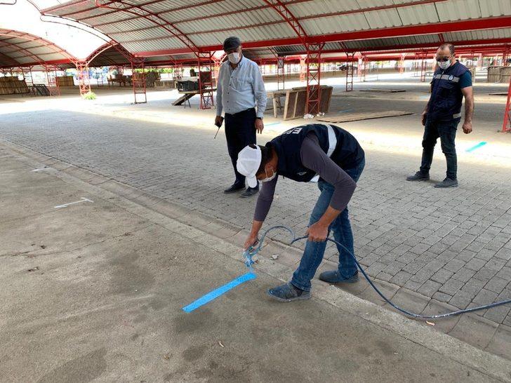 Efeler pazarlarında sosyal mesafe düzenlemesi G3