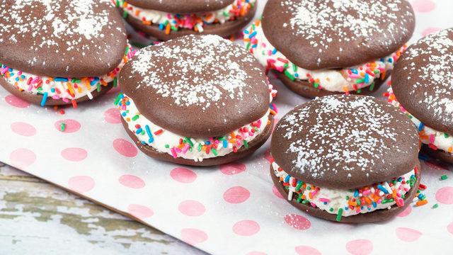 Çocuklar buna bayılacak: Kek Burger tarifi