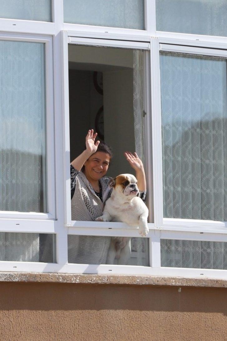 Hafta sonu düzenlenen moral konserleri büyük ilgi gördü G4