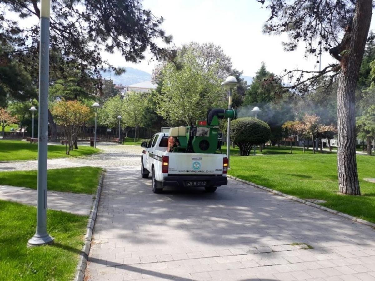 Manisa&rsquo;da bir yandan vir&uuml;sle, bir yandan da haşereyle m&uuml;cadele