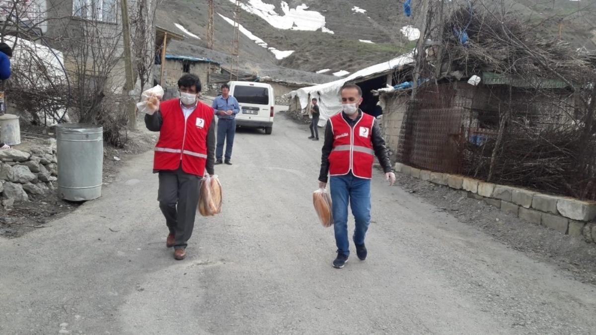 Kızılaydan ihtiya&ccedil; sahibi ailelere ekmek desteği