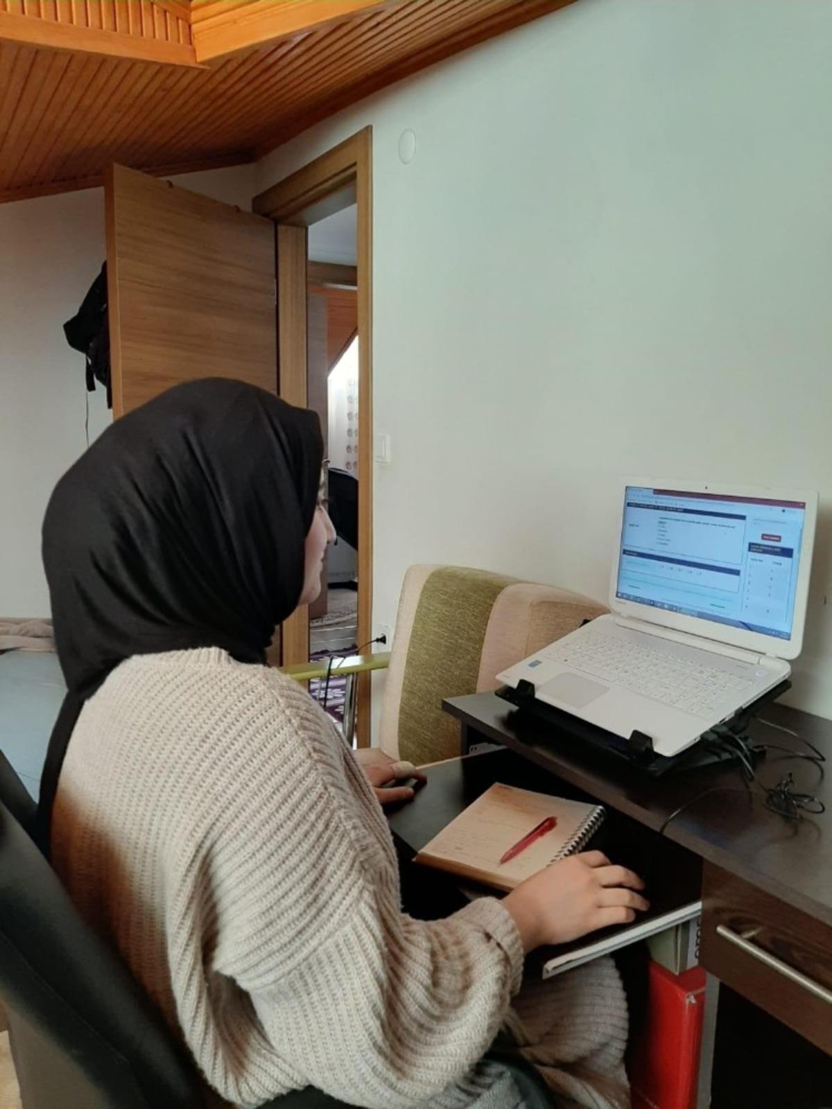 Ey&uuml;psultanlı &ouml;ğrenciler AYT ile kendilerini test etti