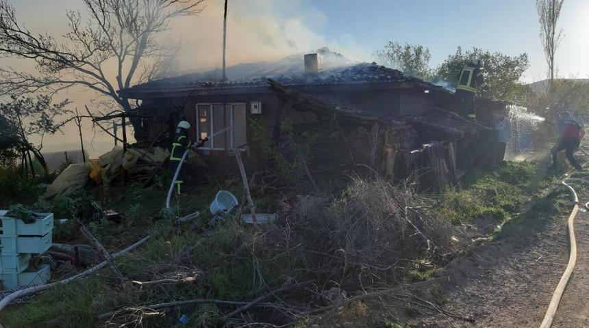 Bağ evinde &ccedil;ıkan yangın korkuttu