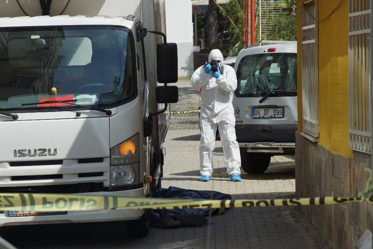 Kamyonetin altında kalan yaşlı adam hayatını kaybetti G1