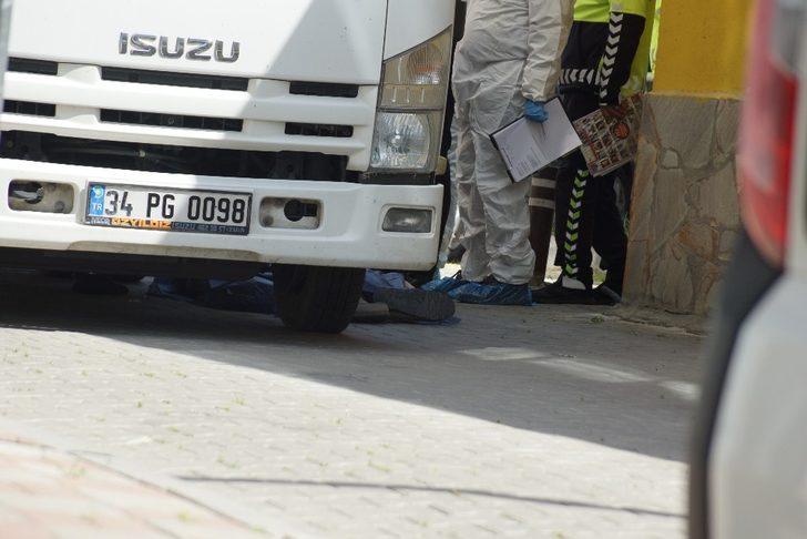 Kamyonetin altında kalan yaşlı adam hayatını kaybetti G2