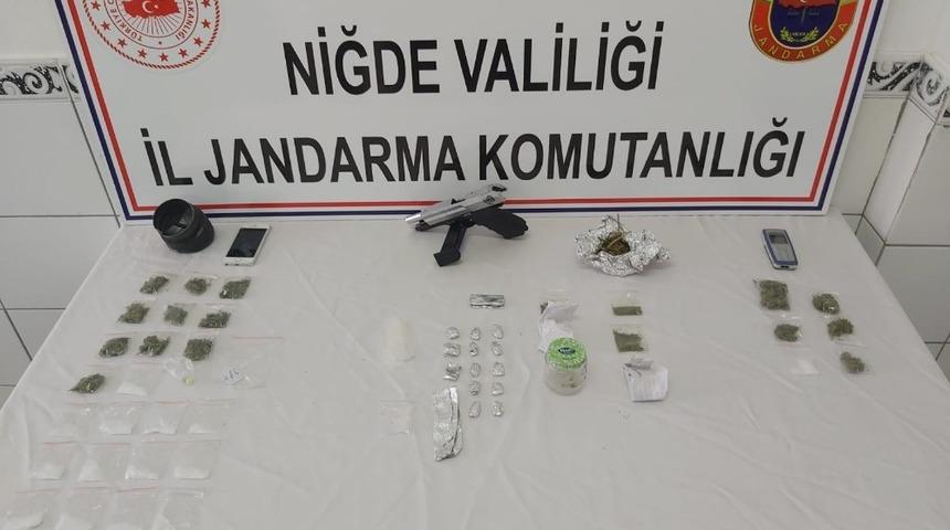 Niğde&rsquo;de uyuşturucu satıcısı 2 kişi tutuklandı