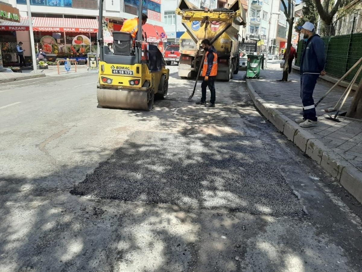 İzmit Leyla Atakan Caddesi&rsquo;nde yol bakım ve onarım &ccedil;alışması yapıldı