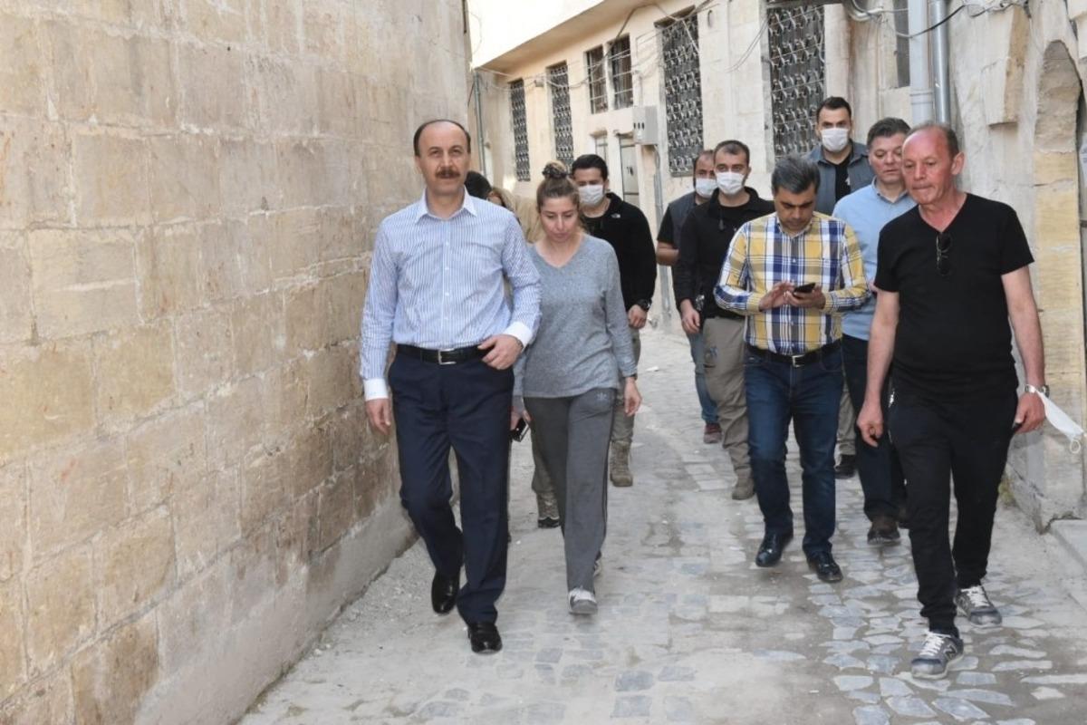 Vali Erin tarihi evleri inceledi