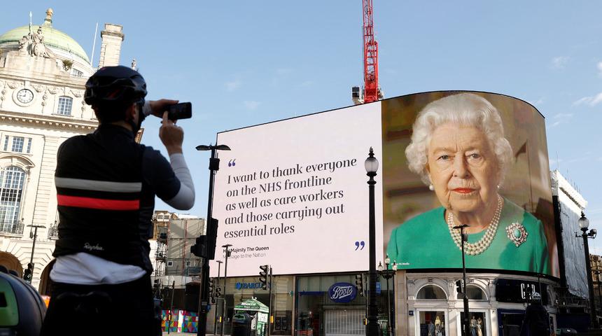 Kraliçe Elizabeth 94'üncü yaşını internetten kutlayacak