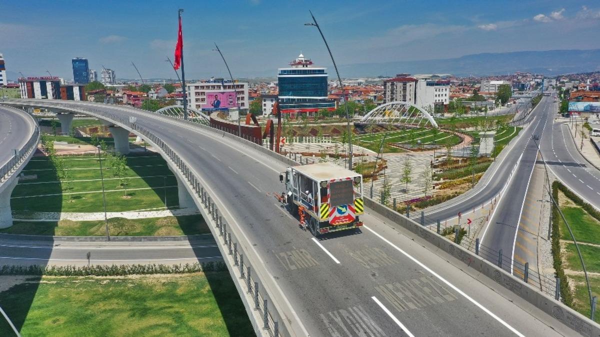 Sokağa &ccedil;ıkma kısıtlamasında yol &ccedil;izgileri yenilendi