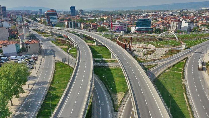 Sokağa çıkma kısıtlamasında yol çizgileri yenilendi G2