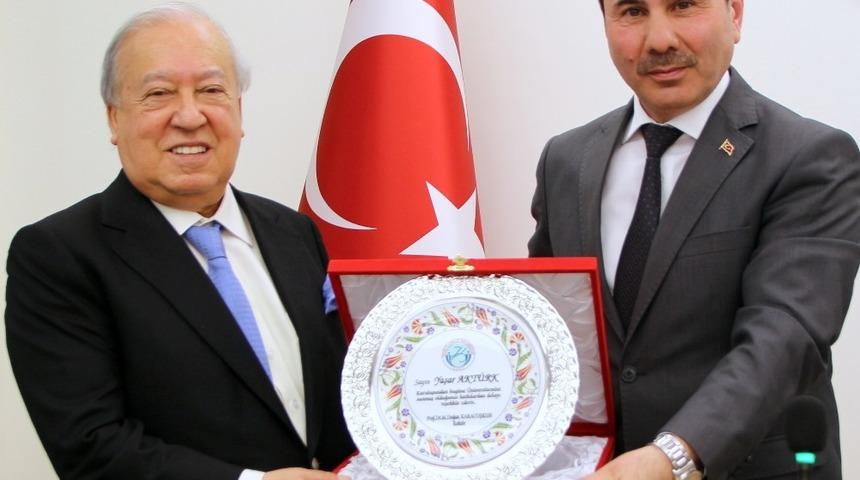 Rekt&ouml;r Karacoşkun&rsquo;dan Akt&uuml;rk&rsquo;e ge&ccedil;miş olsun mesajı