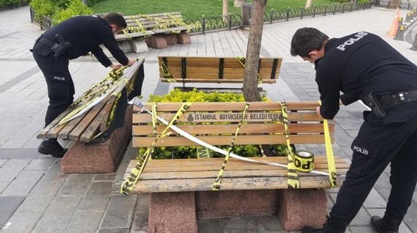 &Uuml;sk&uuml;dar Meydanı'ndaki banklara şerit &ccedil;ekildi!