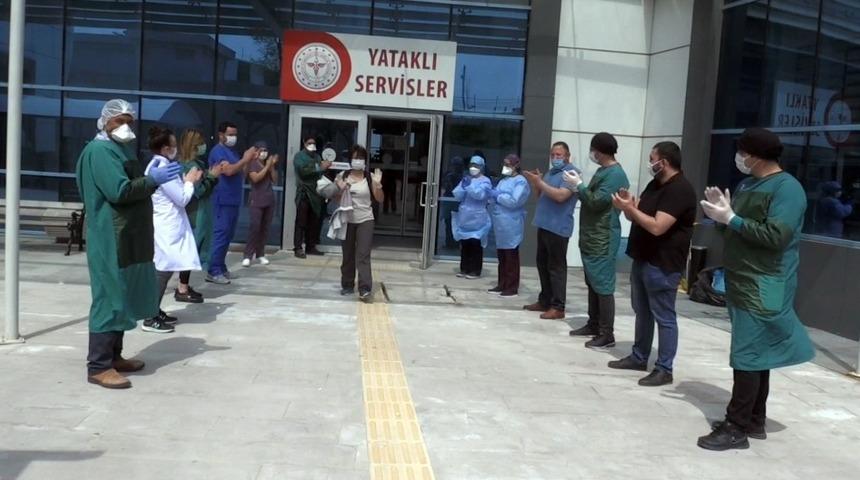 Sağlık &ccedil;alışanı korona vir&uuml;s&uuml; yendi taburcu oldu