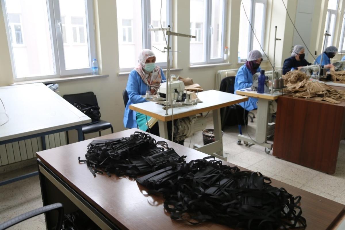 Maske seferberliğine &uuml;niversitede destek verdi