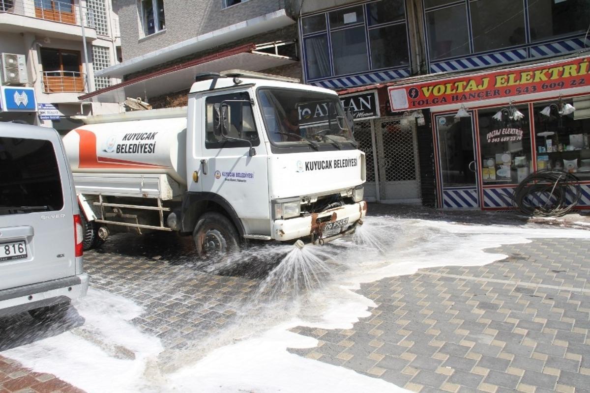 Kuyucak&rsquo;ta pazaryerleri dezenfekte ediliyor