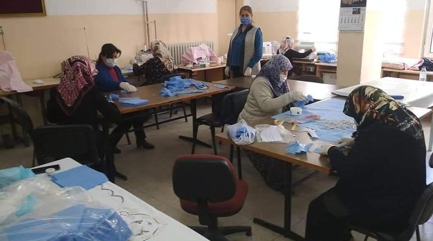 Nallıhan Halk Eğitim Merkezi maske dikimine başladı