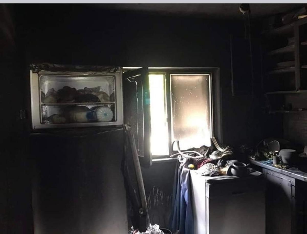 Şizofren şairin evi k&uuml;le d&ouml;nd&uuml;