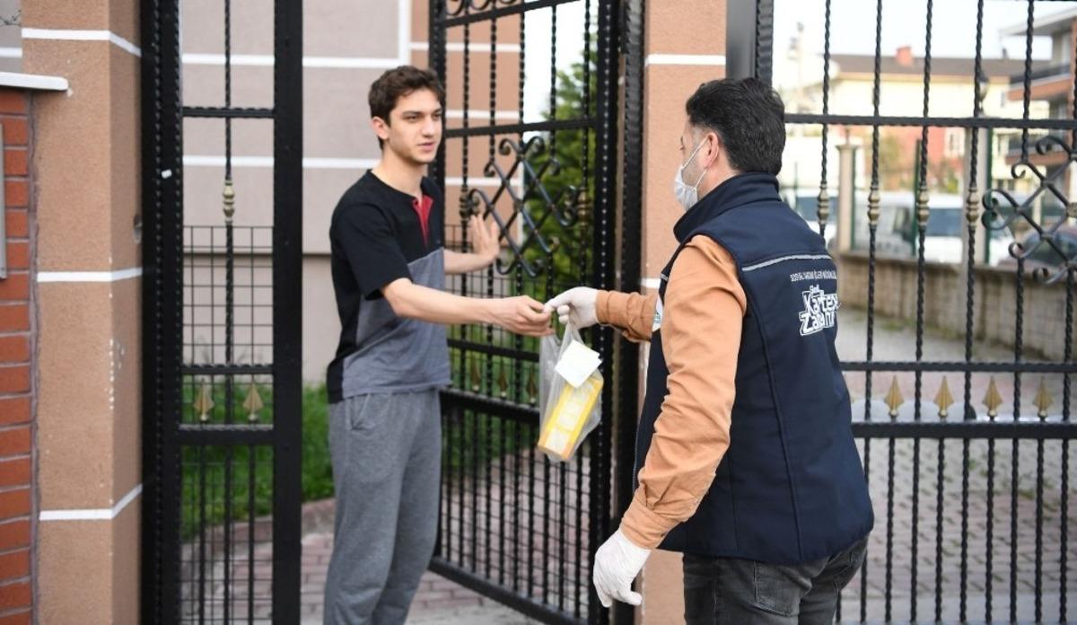 Sokağa &ccedil;ıkma kısıtlamasında Karatepe&rsquo;de 325 ailenin ihtiya&ccedil;ları karşılandı