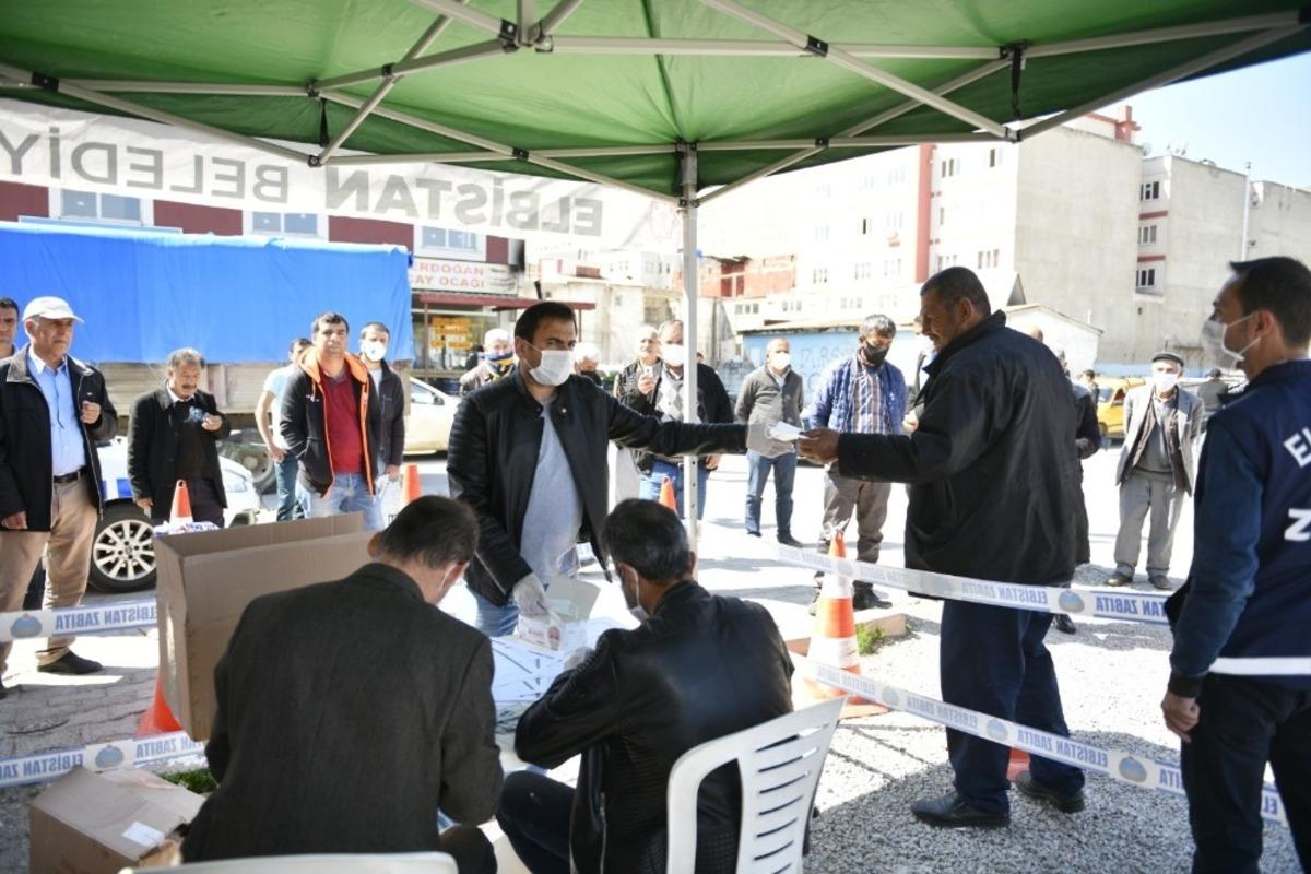Elbistan Belediyesinden vatandaşlara &uuml;cretsiz maske