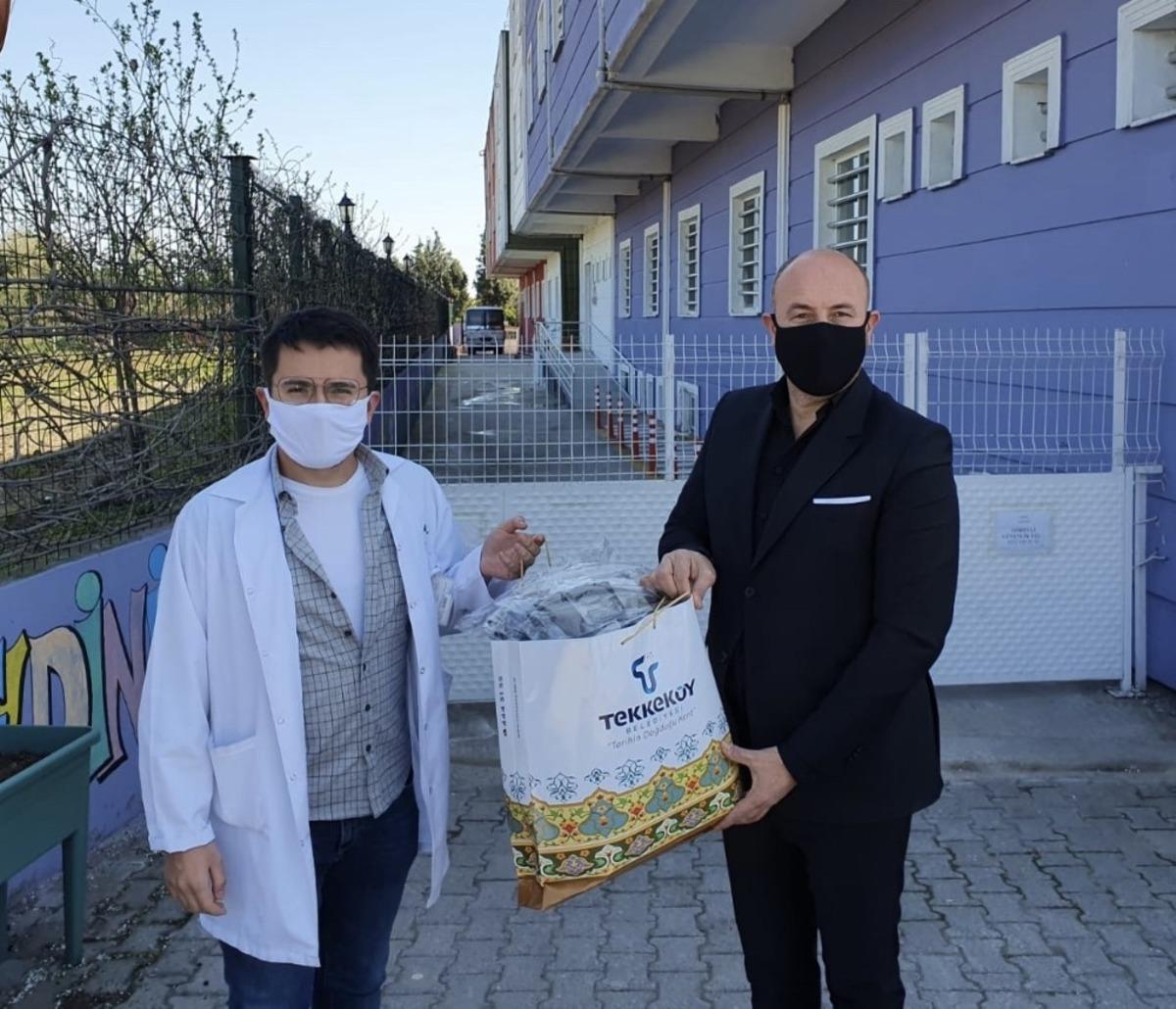 Tekkek&ouml;y Belediyesi&rsquo;nden t&uuml;m il&ccedil;e halkına maske