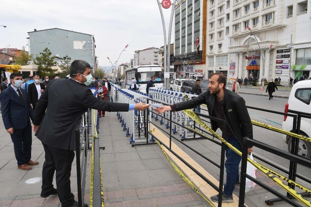 Başkan Asya&rsquo;dan vatandaşlara maske